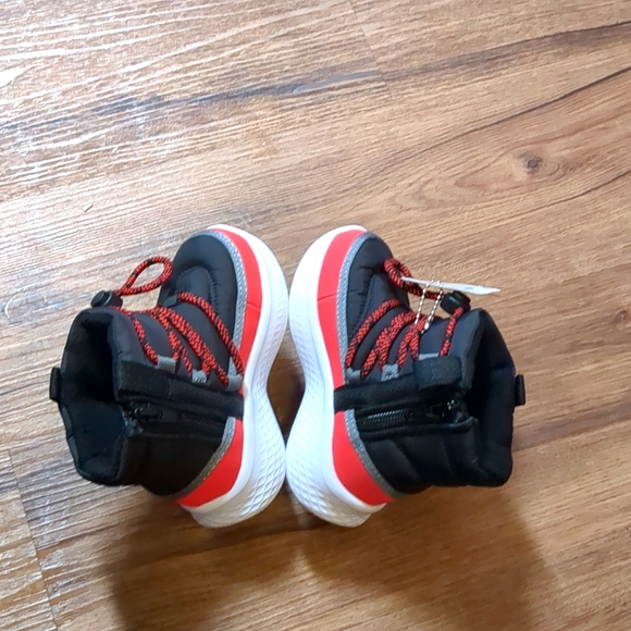 NWT, Skechers snow boots for toddler - Picture 3 of 12